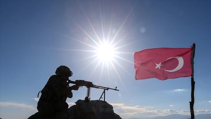 Türkiye neutralizon 26 terroristë tjerë në operacionet ajrore në veri të Irakut dhe Sirisë