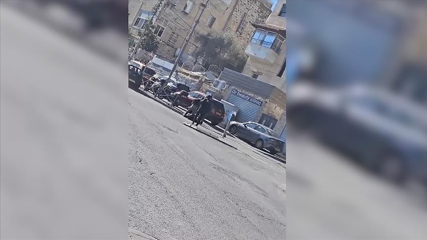 Policët izraelitë që sulmuan fotoreporterin e AA-së rikthehen në detyrë përpara se të përfundojë hetimi