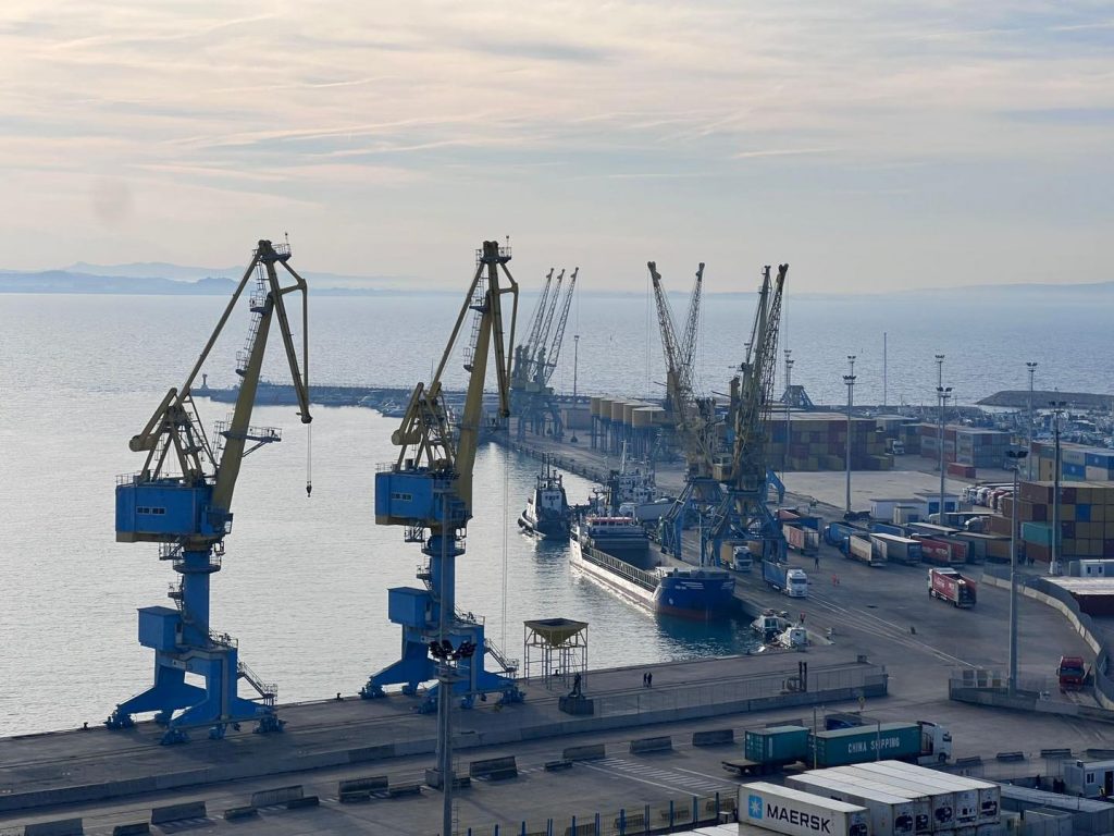 Rriten me 38% volumet e përpunimit të njësive kontejnerike në Portin e Durrësit
