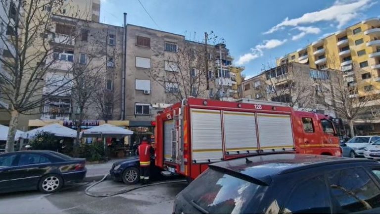 Shpërthen në flakë restoranti në Vlorë, shkak shkëndija elektrike në aspirator  