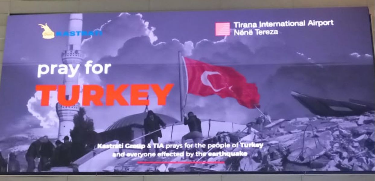 Paneot e reklamava në Rinas sot ndriconin për Turqinë