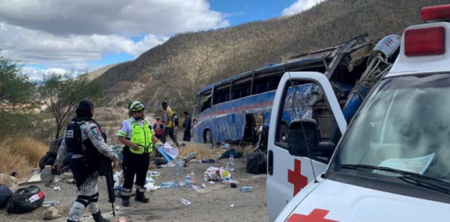 Përmbyset autobuzi me emigrantë, humbin jetën 17 persona