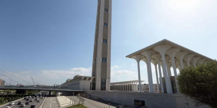 Me fat të ngjashëm si e Tiranës: hapet xhamia më e madhe në Afrikë