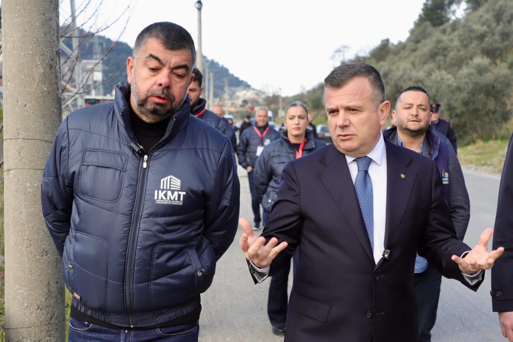 Aksioni i IKMT në Elbasan, Balla: Jo më “varreza” makinash në anë të rrugëve kryesore