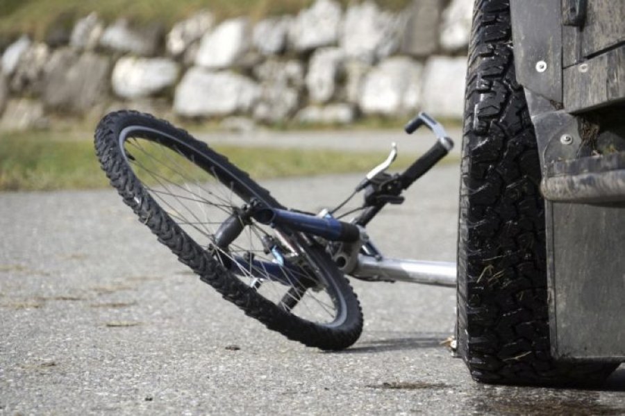 Po udhëtonte me biçikletë, aksidentohet 65 vjeçari në Lushnjë-Berat