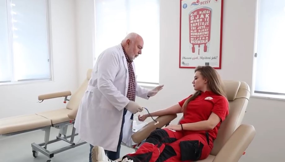 Koçiu ndan apelin e studentes dhuruese e rregulltë: Dhuro gjak, të shpëtosh jetë