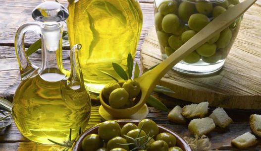 Ja çfarë i ndodh trupit nëse pini një lugë vaj ulliri çdo ditë