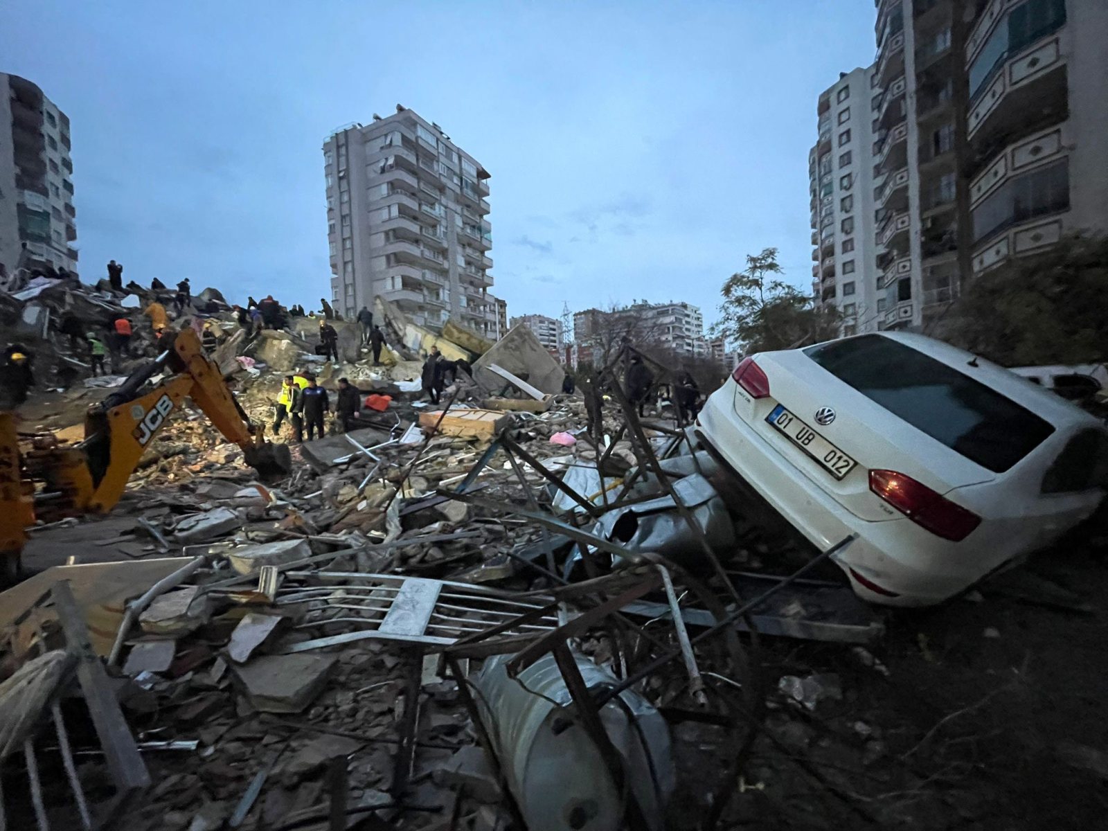 VIDEO/ Momenti kur tërmeti 7.4 ballë goditi Turqinë