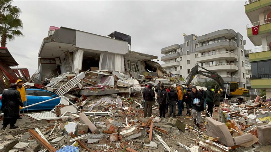 Puna e kërkim-shpëtimit vazhdon në ndërtesat e shkatërruara në Hatay
