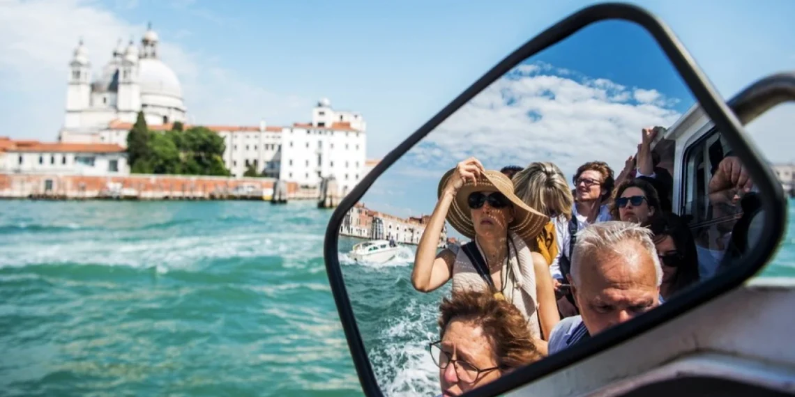 Venecia do paqen e saj: ndalon grupet e mëdha të turistëve dhe… megafonët