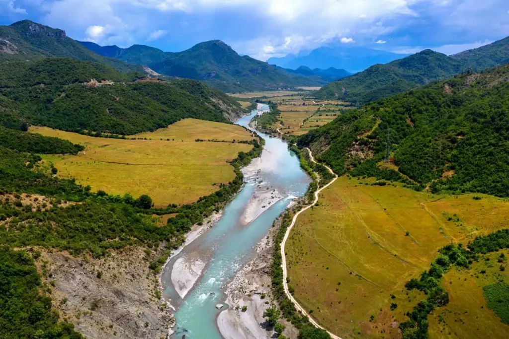 “CNN Travel”: Shqipëria mes destinacioneve më të bukura për t’u vizituar në 2024