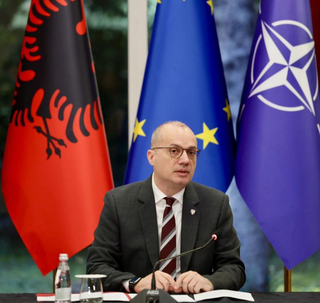 Ministri Hasani tur tre ditor në Kosovë, Maqedoninë e Veriut dhe Mal të Zi