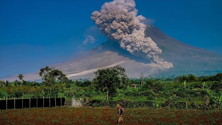 Indonezi, mijëra persona evakuohen për shkak të shpërthimeve të vullkanit