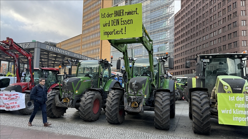 Gjermani, fermerët me traktorë bllokojnë rrugët kryesore të Berlinit në protesta