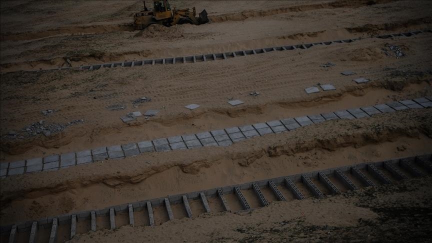 Gaza, palestinezët detyrohet të varrosin 40 persona në një varr masiv në spitalin Nasser