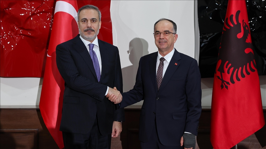 Presidenti Begaj takon kryediplomatin turk, Hakan Fidan
