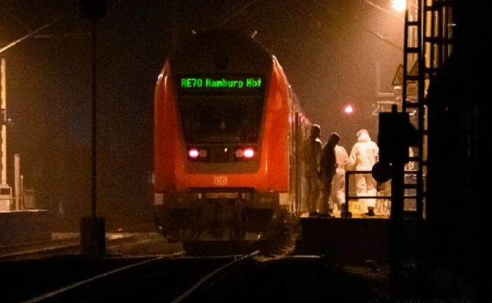 Dyfishohen sulmet me thika në trenat e Gjermanisë