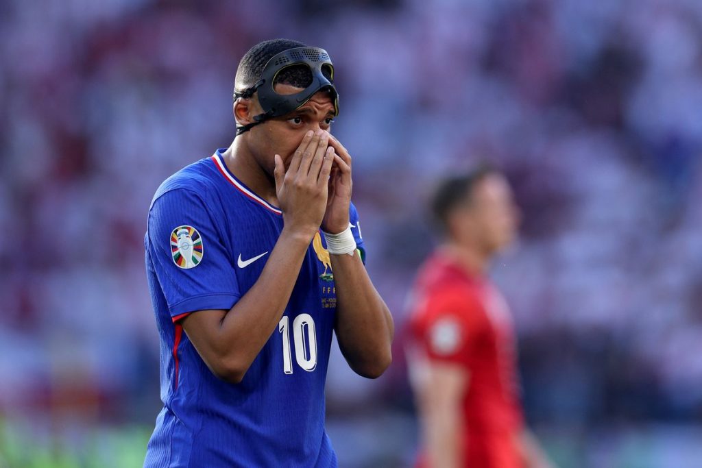 EURO2024 – Mbappe: Maska është e tmerrshme