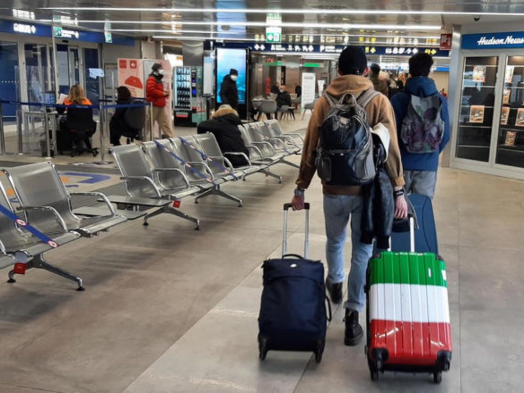 ”Ipsos”: 35% e të rinjve italianë duan të largohen nga vendi