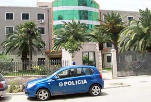 Ngacmim seksual, dhunë ndaj bashkëjetueses dhe vjedhje në hotel, arrestohen tre persona në Durrës