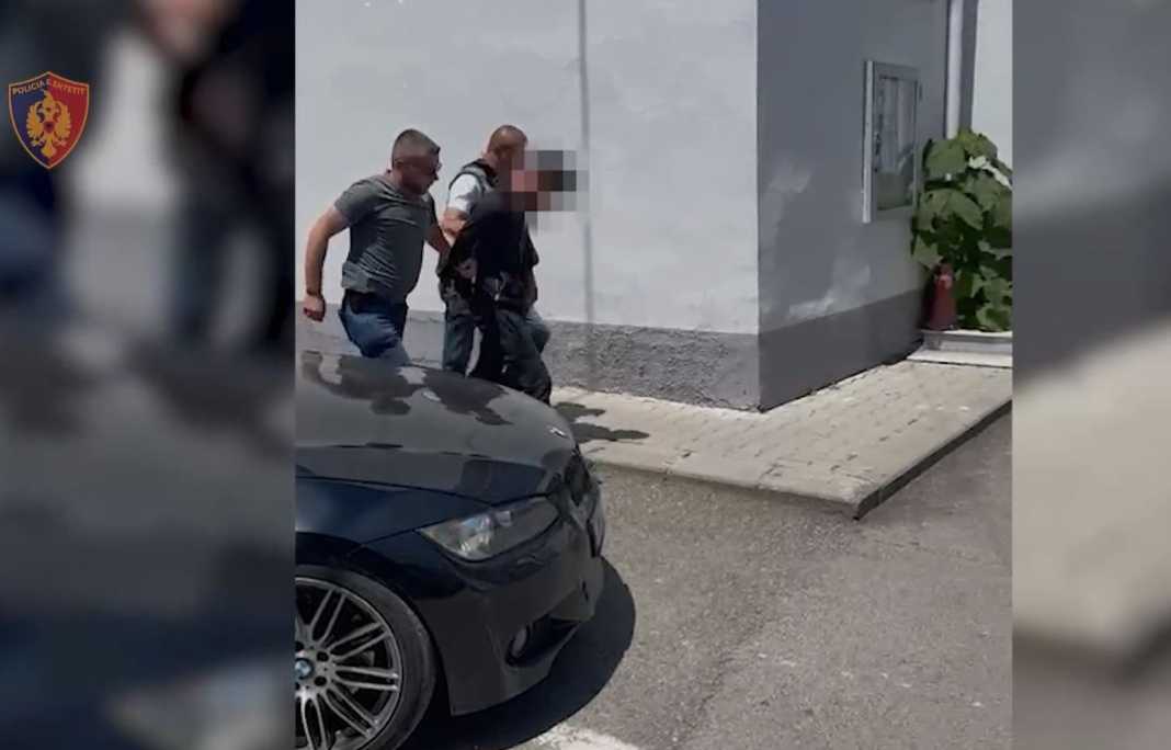 Ngacmoi seksualisht të miturën në ambientet e lokalit, arrestohet i riu në Tiranë