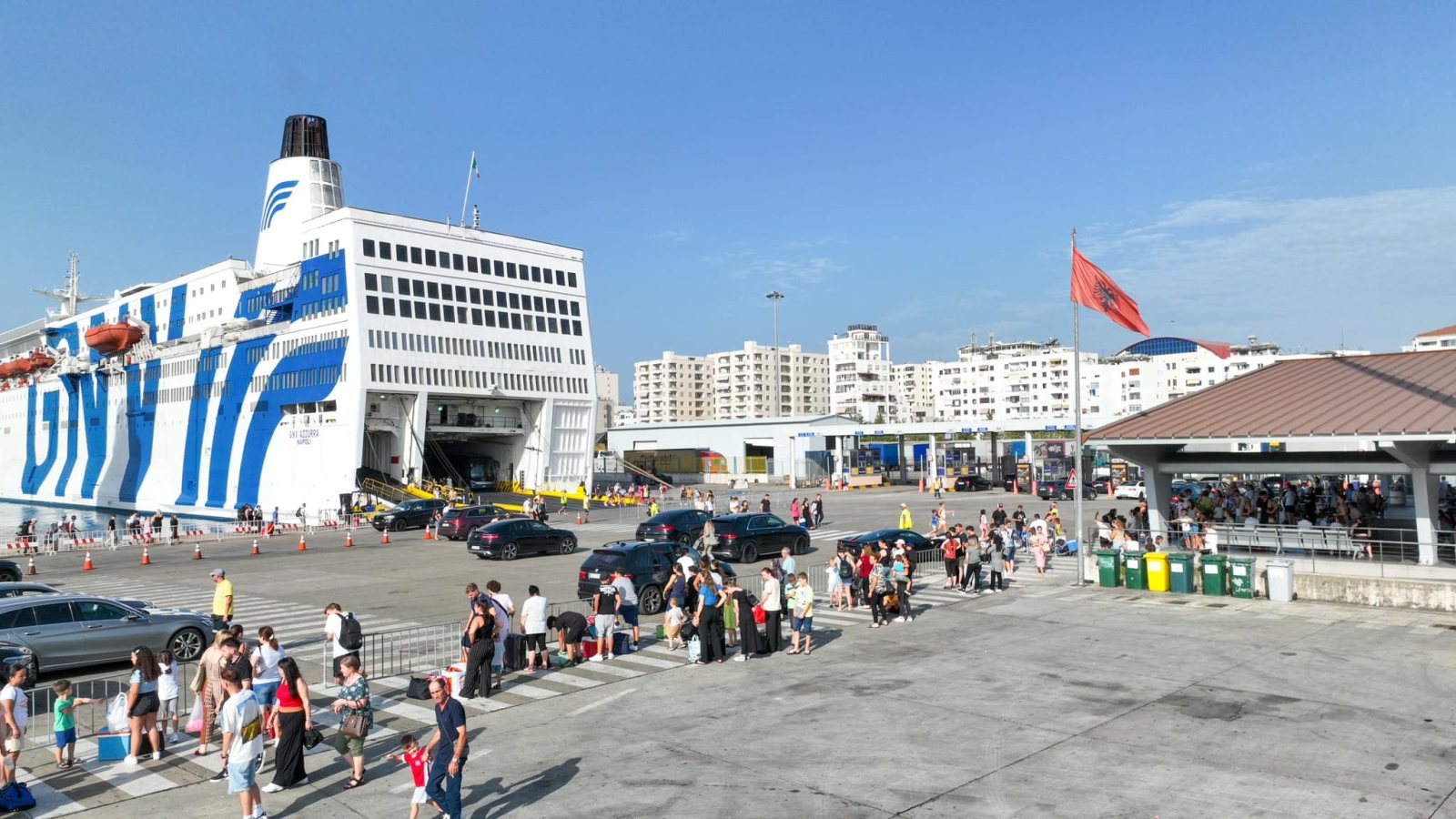 Rama: 11 mijë pasagjerë hynë gjatë fundjavës nga Porti i Durrësit