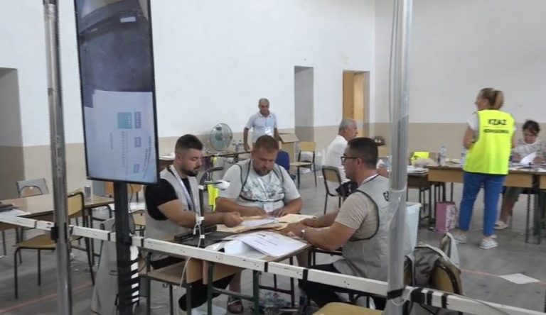 Më shumë votues se më 14 maj/ Drejt përfundimit numërimi i votave në Rrogozhinë, kryeson bindshëm kandidati i PS