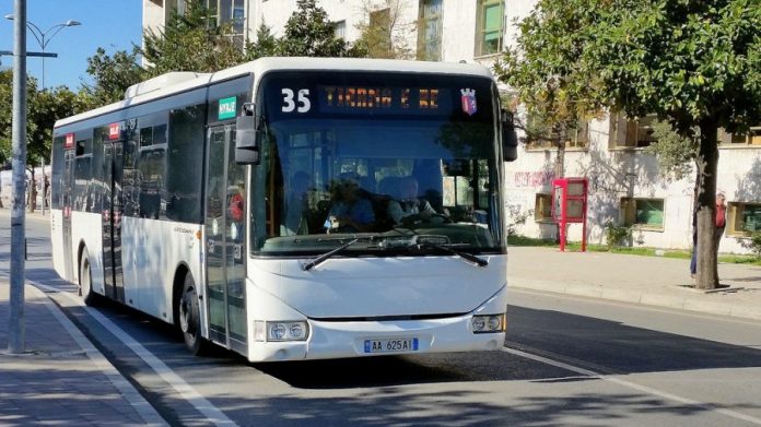 Unioni i Transportit Publik: Nga sot reduktim i autobusëve të linjave urbane në Tiranë
