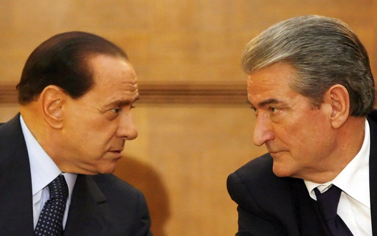 Berisha mban 1 minutë heshtje për Berlusconin: Mik i çmuar i Shqipërisë dhe i Kosovës