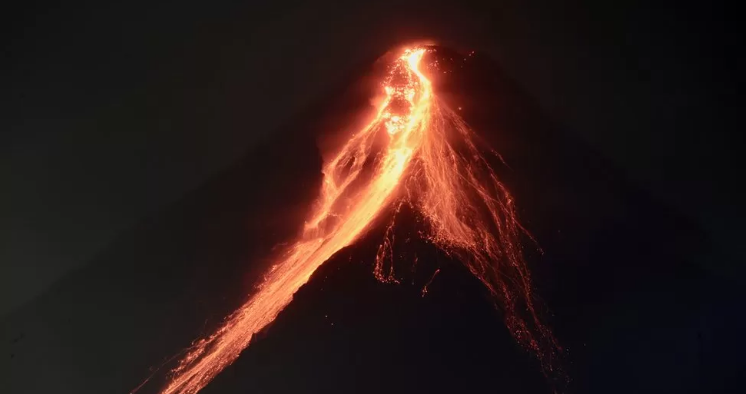 13 mijë njerëz të evakuuar pas shpërthimit të vullkanit Mayon në Filipine