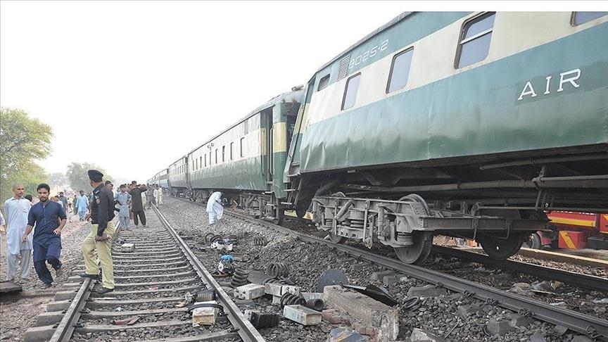 Indi, tetë persona humbën jetën në një aksident hekurudhor
