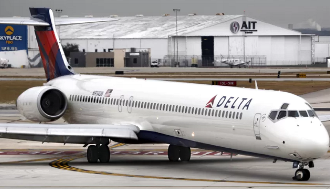 Punonjësi i aeroportit në Teksas vdes pasi thithet nga motori i avionit