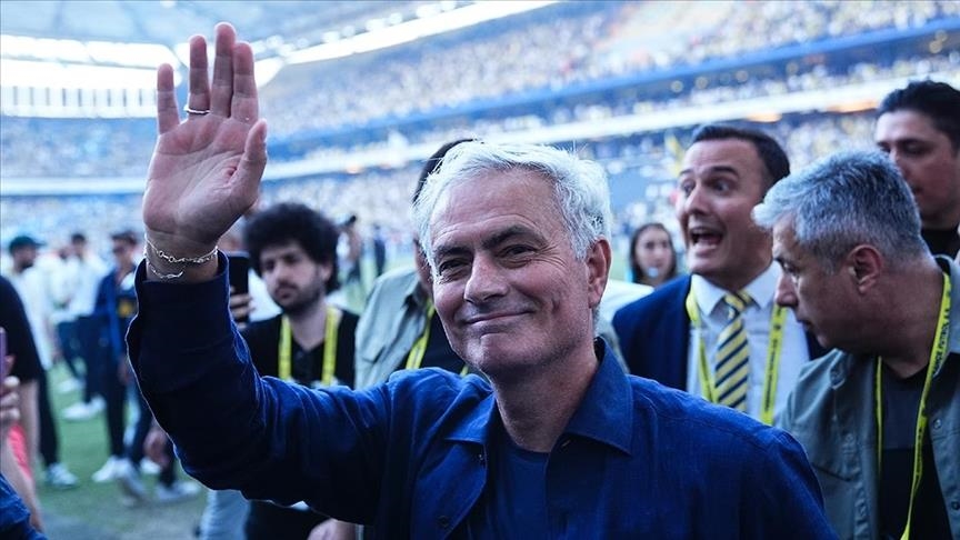 Jose Mourinho prezantohet si trajneri i ri i Fenerbahçes