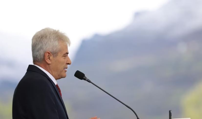 Kriza politike në Shkup, shqiptarët nuk pranojnë qeverinë e re