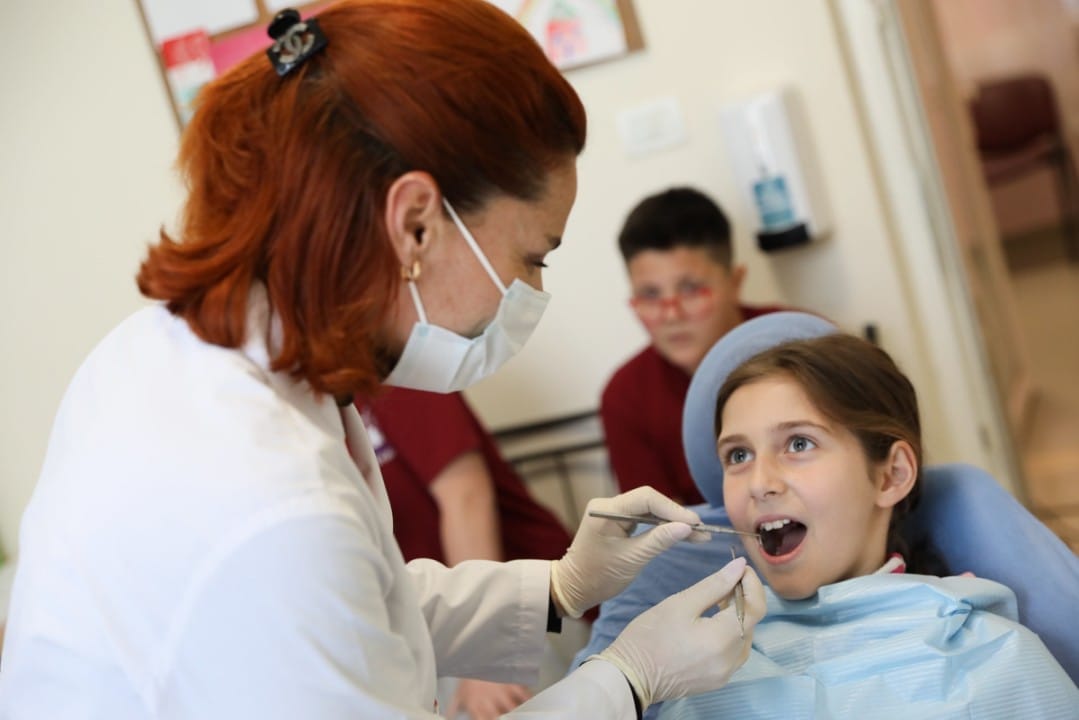 Manastirliu: 61 mijë fëmijë, depistime e trajtime falas të kujdesit dentar