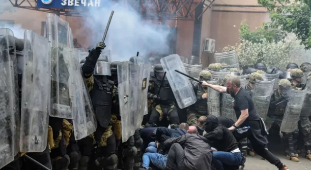 Situata në veri të Kosovës, eksperti i Ballkanit: Trazirat u kontrolluan nga Serbia