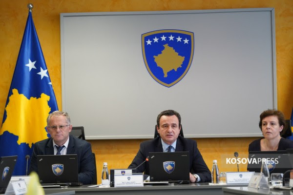 Qeveria e Kosovës miraton nismën për marrëveshje me Shqipërinë