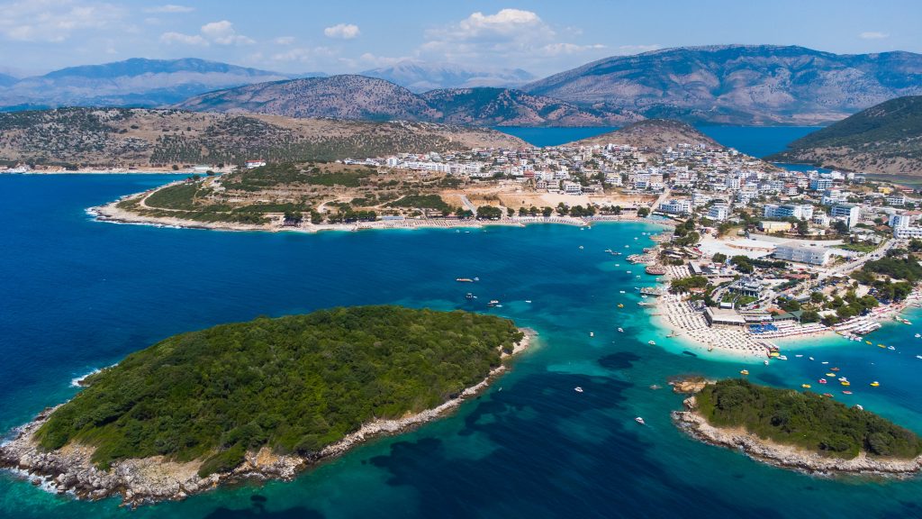 “La República”: Zbuloni Shqipërinë, destinacioni turistik më ekonomik në Evropë