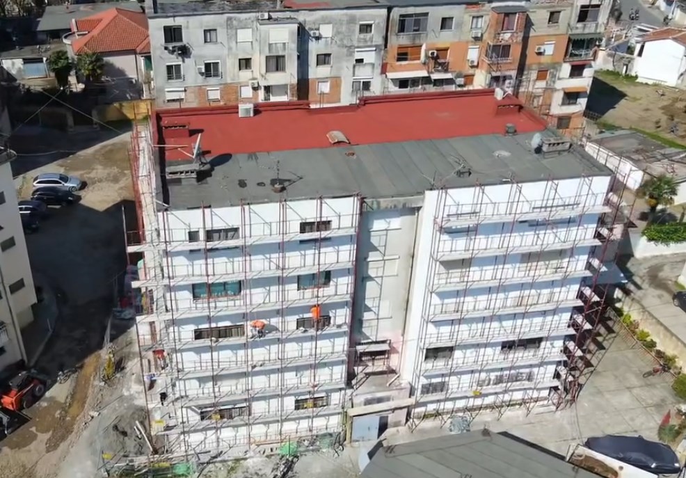 Beci: Rikonstruksion fasadave të pallateve në rrugën “Isuf Sokoli” në Shkodër