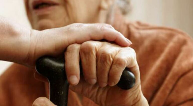 Kujdesi ndaj të moshuarve, raporti i KLSH: Institucionet rezidenciale nuk kanë staf të mjaftueshëm