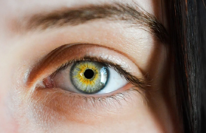 A e dini se syri i njeriut është plot me mikrobe?