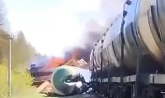 Moska: Shpërthen në flakë treni, ishte vendosur bombë në shina! S’ka viktima