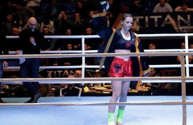 Kick boksierja shqiptare shpallet kampione bote për të dytën herë