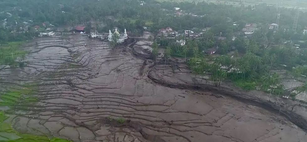 Përmbytje dhe shpërthim vullkani, humbin jetën 41 persona në Indonezi, plagosen dhjetëra të tjerë