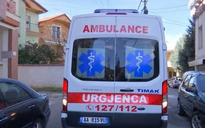Sherr në rrugë në Tiranë, plagosen me thikë dy 20-vjeçarë
