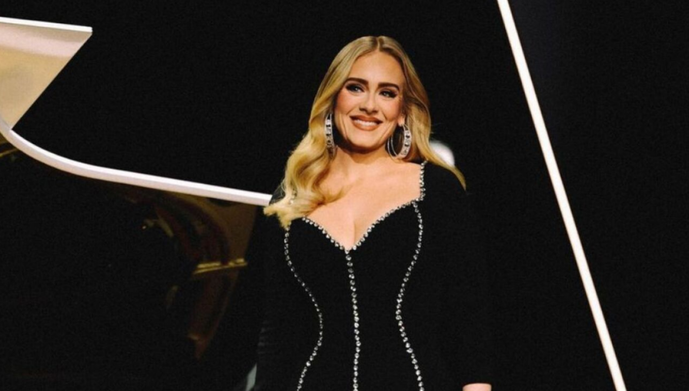 “Dua një vajzë”, Adele ndan me fansat në Las Vegas dëshirën për t’u bërë sërish nënë