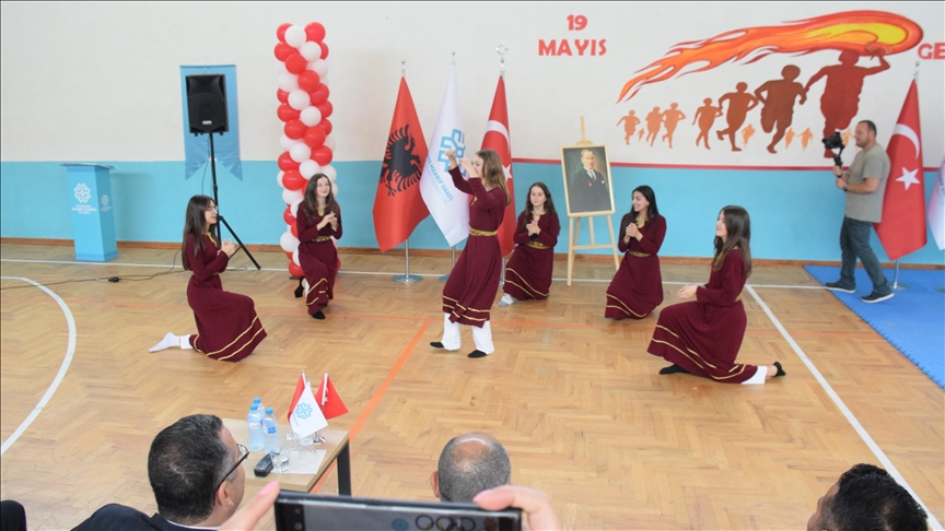 Shqipëri, mbahet program për Ditën e Përkujtimit të Ataturkut dhe Ditës së Rinisë dhe Sportit