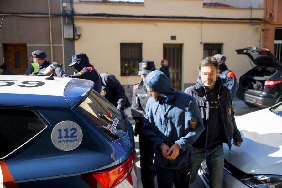 ‘31 të arrestuar në Spanjë’/ Banda e drogës drejtohej nga një çift shqiptarësh