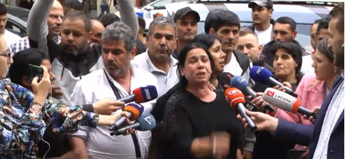 Protesta për Jani Rustemajn: Duam drejtësi për djalin, kishte dhëmbin e thyer dhe veshin e nxirë! Nuk na linin ta shihnim në spital