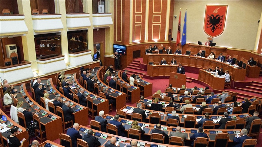 Kuvendi i Shqipërisë miraton rezolutën mbi “reformat për mirëqeverisjen dhe antikorrupsionin”